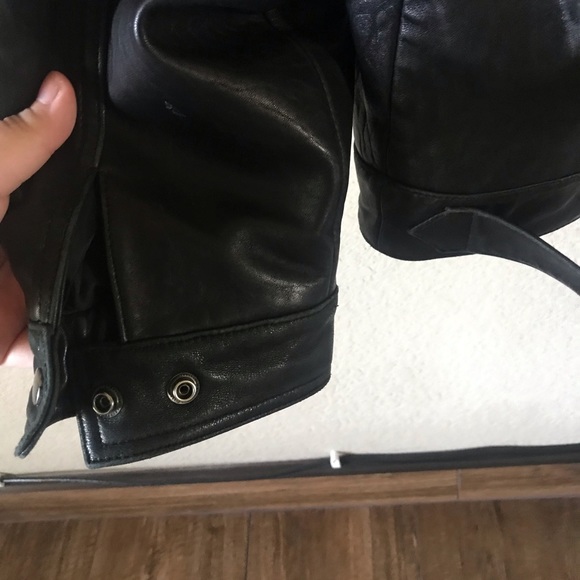 leather jacket - Picture 3 of 5